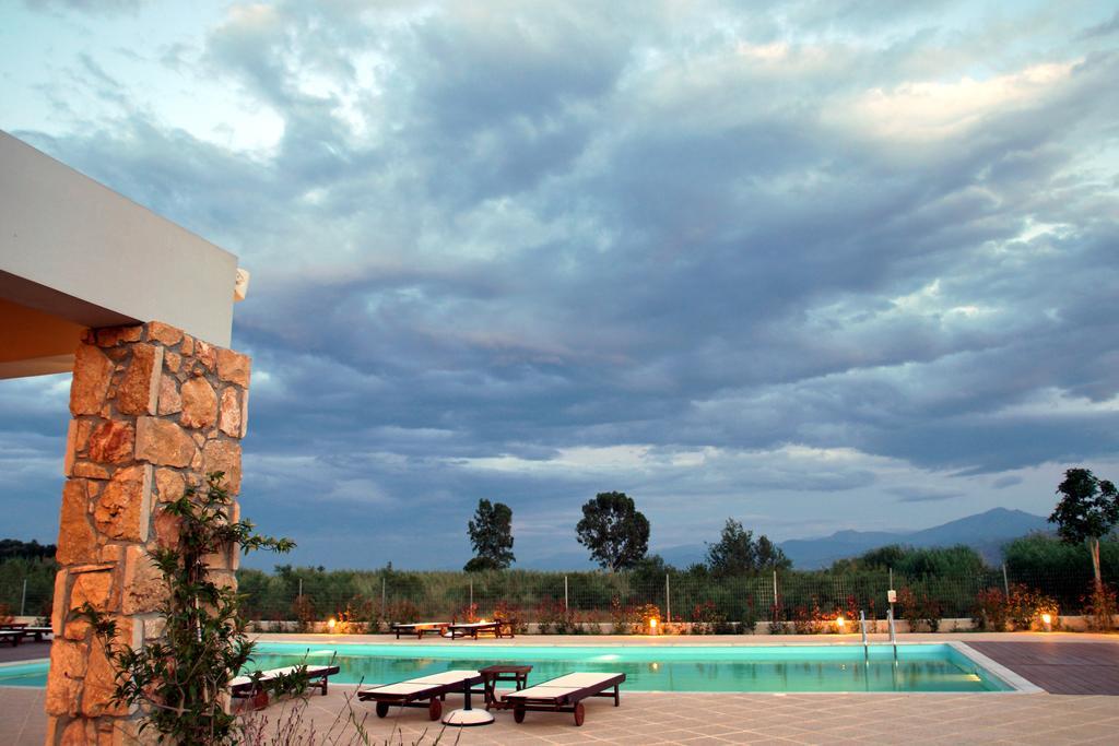 Aparthotel Cavos Fokidos Chiliadou  Exterior foto