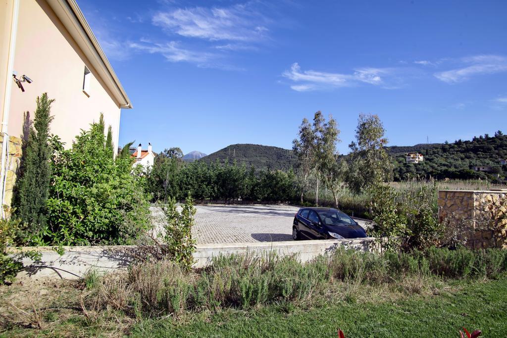 Aparthotel Cavos Fokidos Chiliadou  Exterior foto