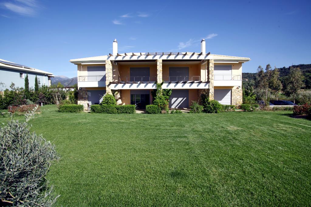 Aparthotel Cavos Fokidos Chiliadou  Exterior foto